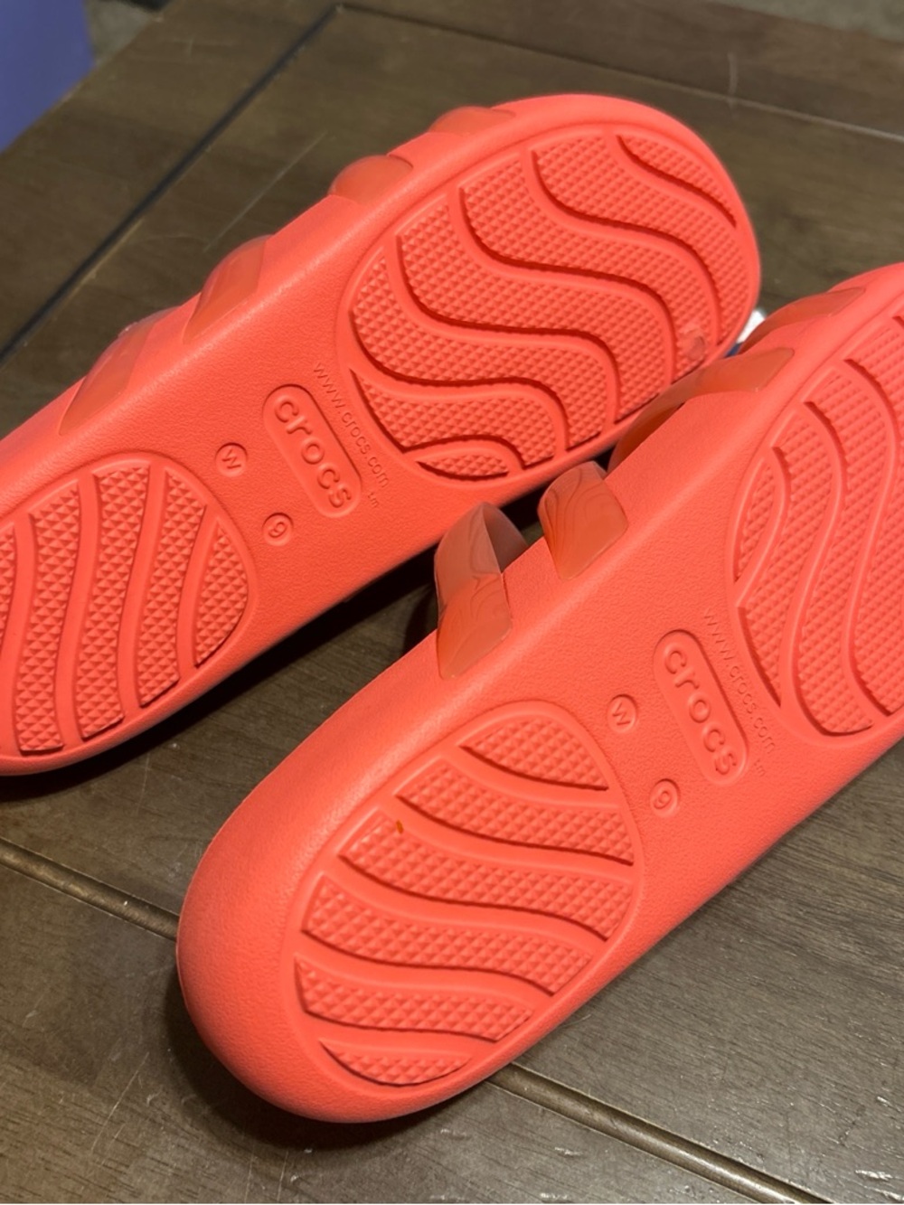 CROCS Women’s Crosssplash Glossy Strappy Slide Sandals - Coral - Picture 4 of 4